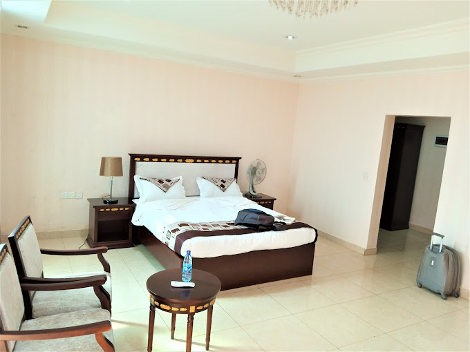 Hotel Begonias 5