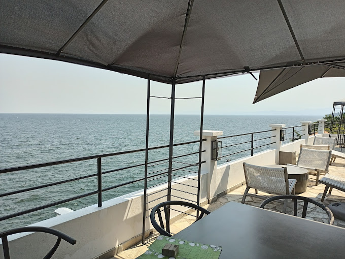 Lac Kivu Lodge Rooftop Cocktail Bar 3