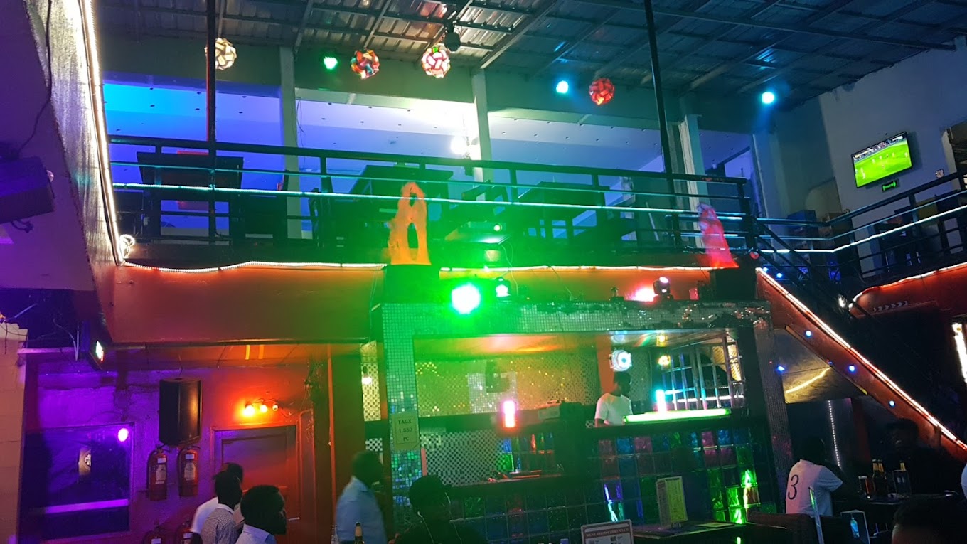 Lounge Bar CARRÉ club 2