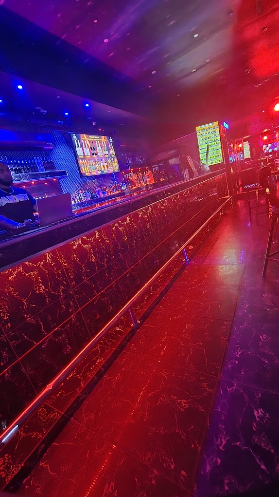 Lounge Bar CARRÉ club 3